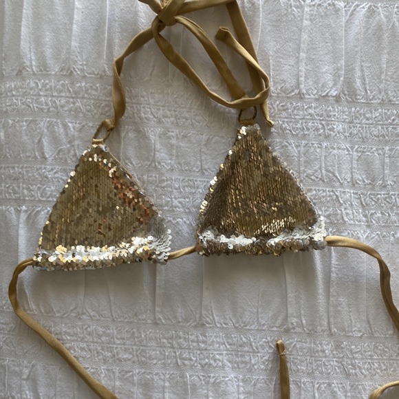 Gold sequenced bikini - Picture 5 of 5